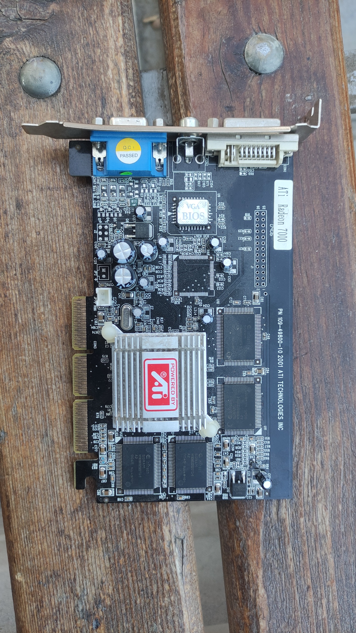 گرافیک نوستالژی 64 مگ ATI