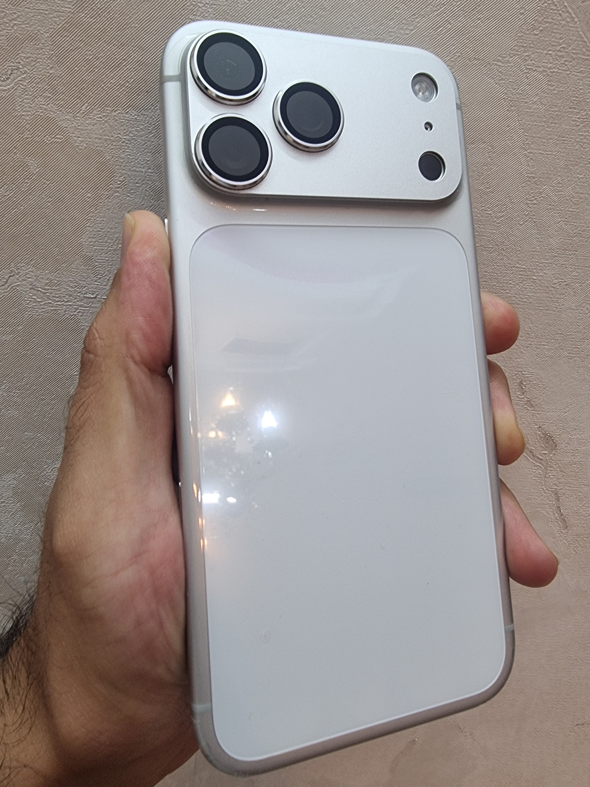 مزایده یک روزه گوشی iphone 17 pro max بدون خط و خش
