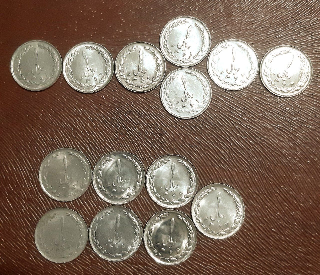 سری کامل یک ریال جمهوری به توضیحات مراجعه نمایید