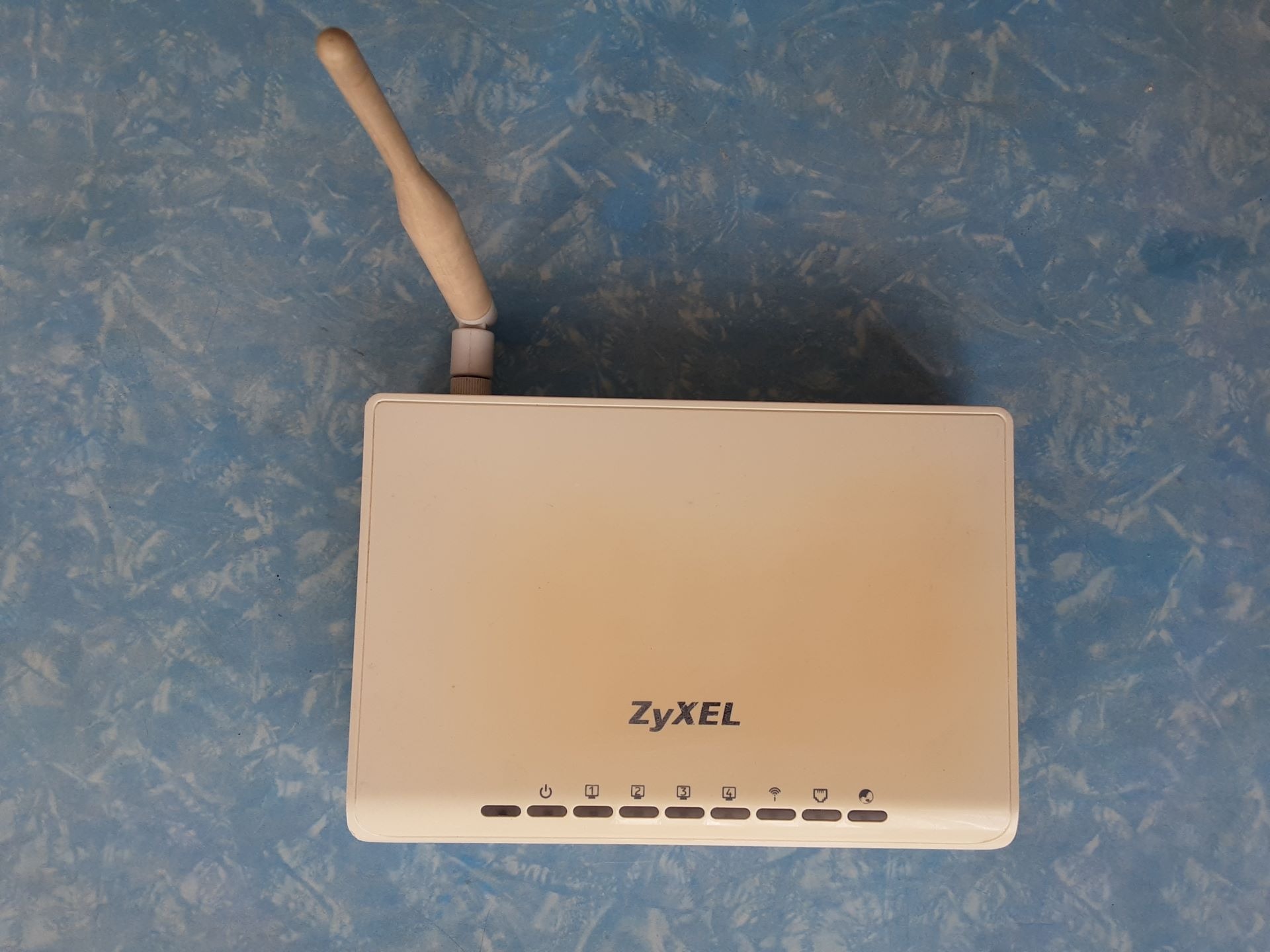 مودم تک آنتنه زایکسل P-660HW-T1 v3 سالم