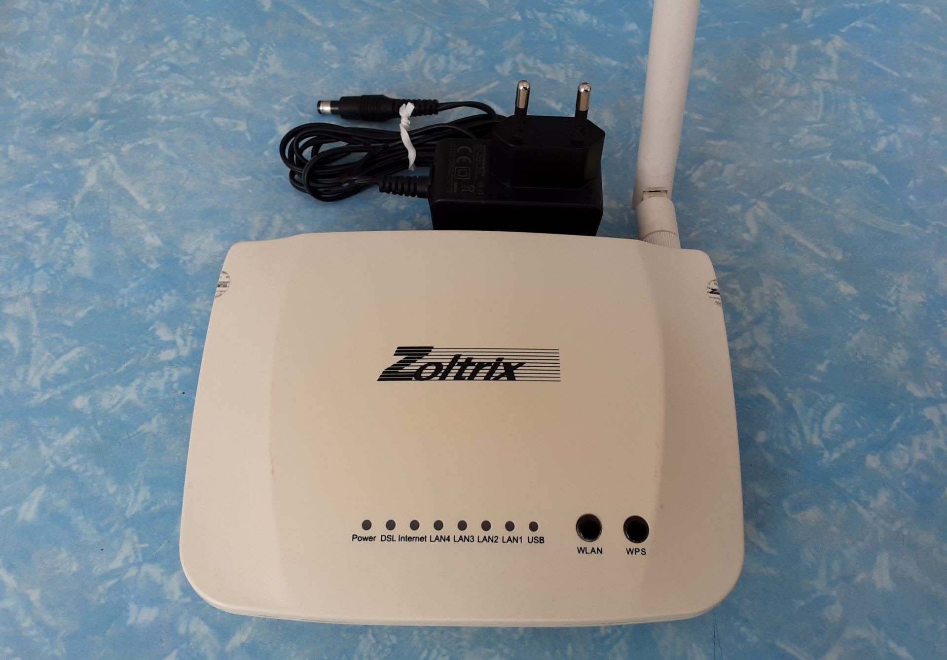 مودم زولتریکس ZW444 تک آنتنه سالم با آداپتور