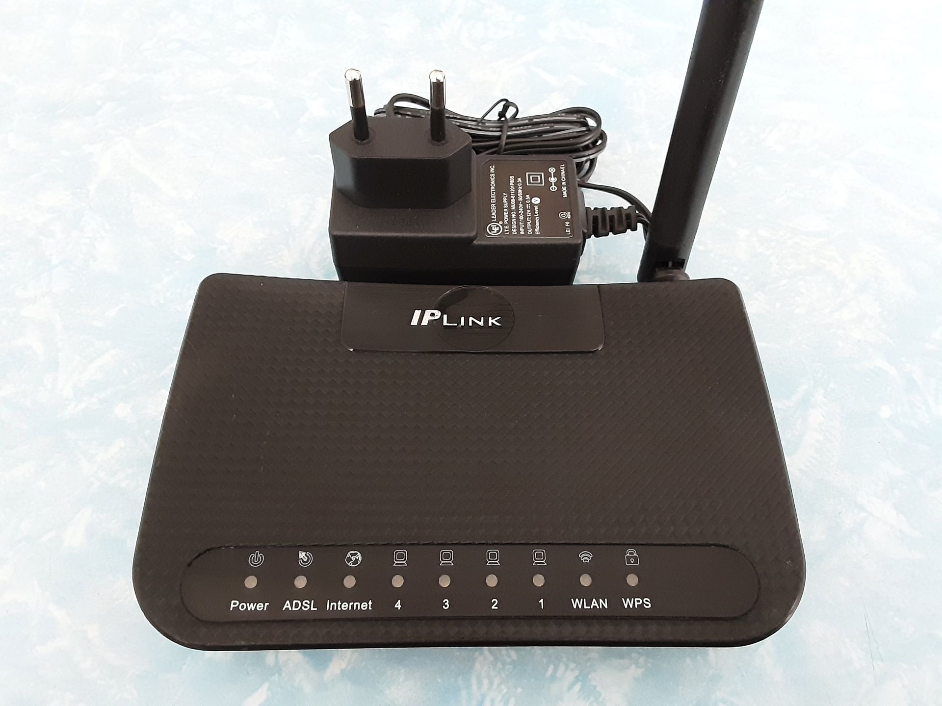 مودم آی پی لینک RT-150-P4 تک آنتنه سالم با آداپتور