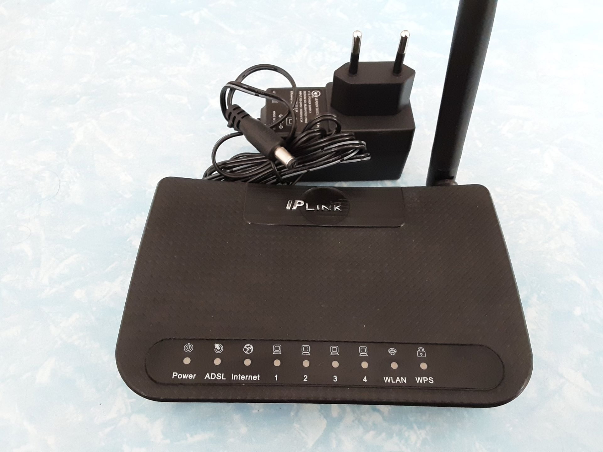 مودم آی پی لینک RT-150-P4 تک آنتنه سالم با آداپتور