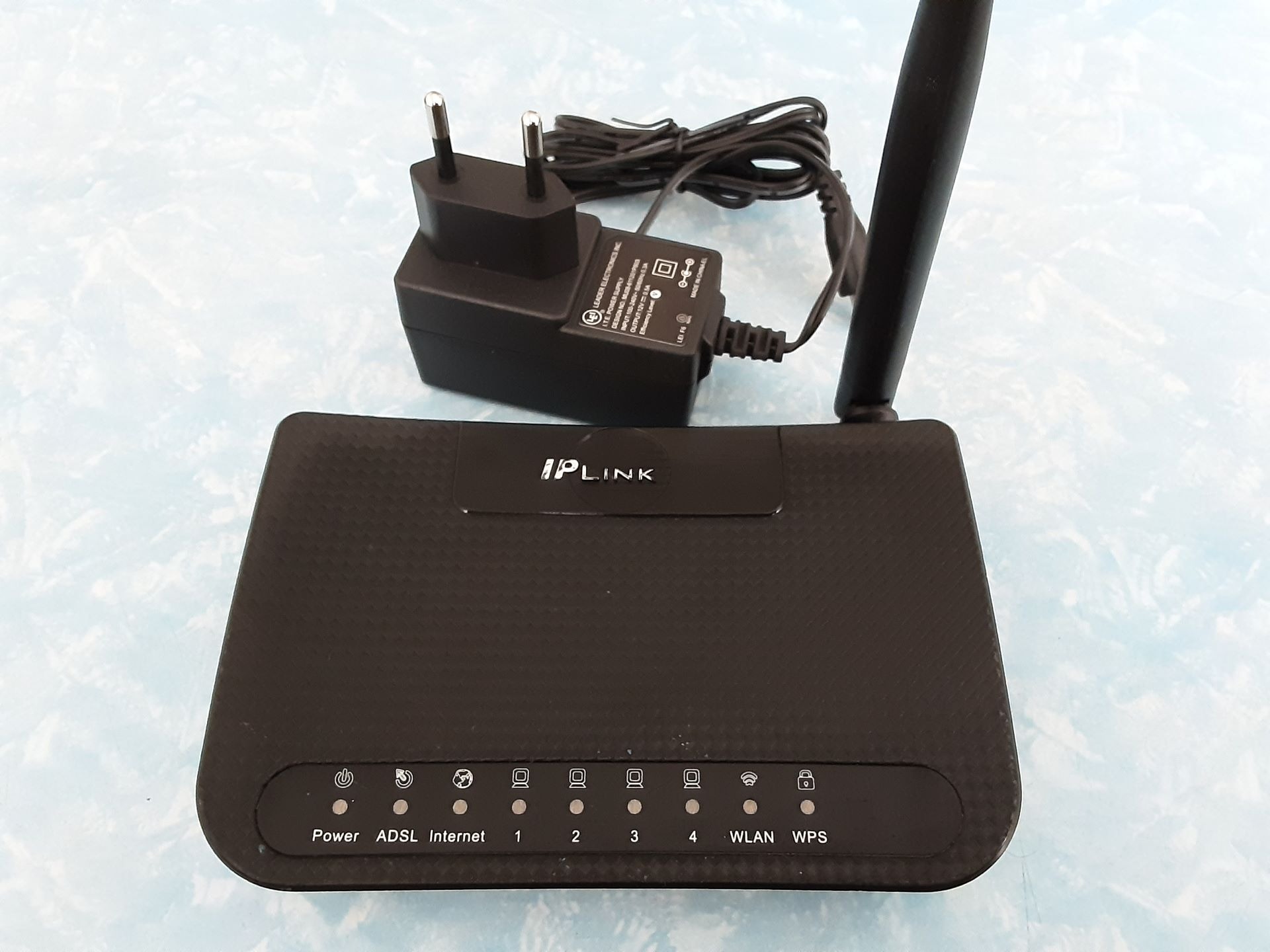 مودم آی پی لینک RT-150-P4 تک آنتنه سالم با آداپتور