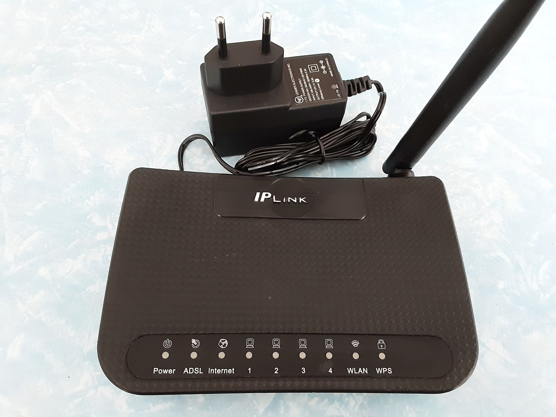مودم آی پی لینک RT-150-P4 تک آنتنه سالم با آداپتور