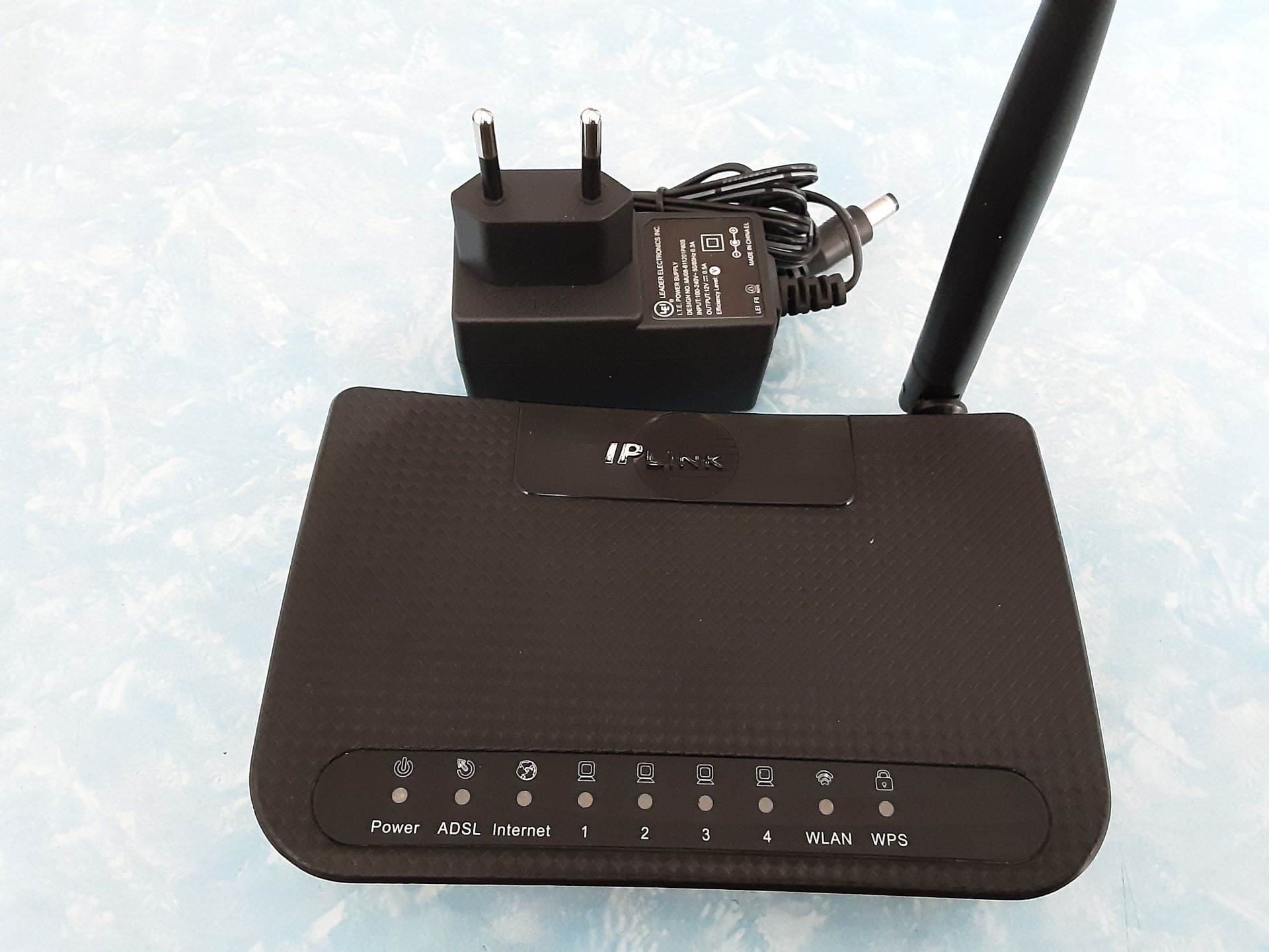 مودم آی پی لینک RT-150-P4 تک آنتنه سالم با آداپتور