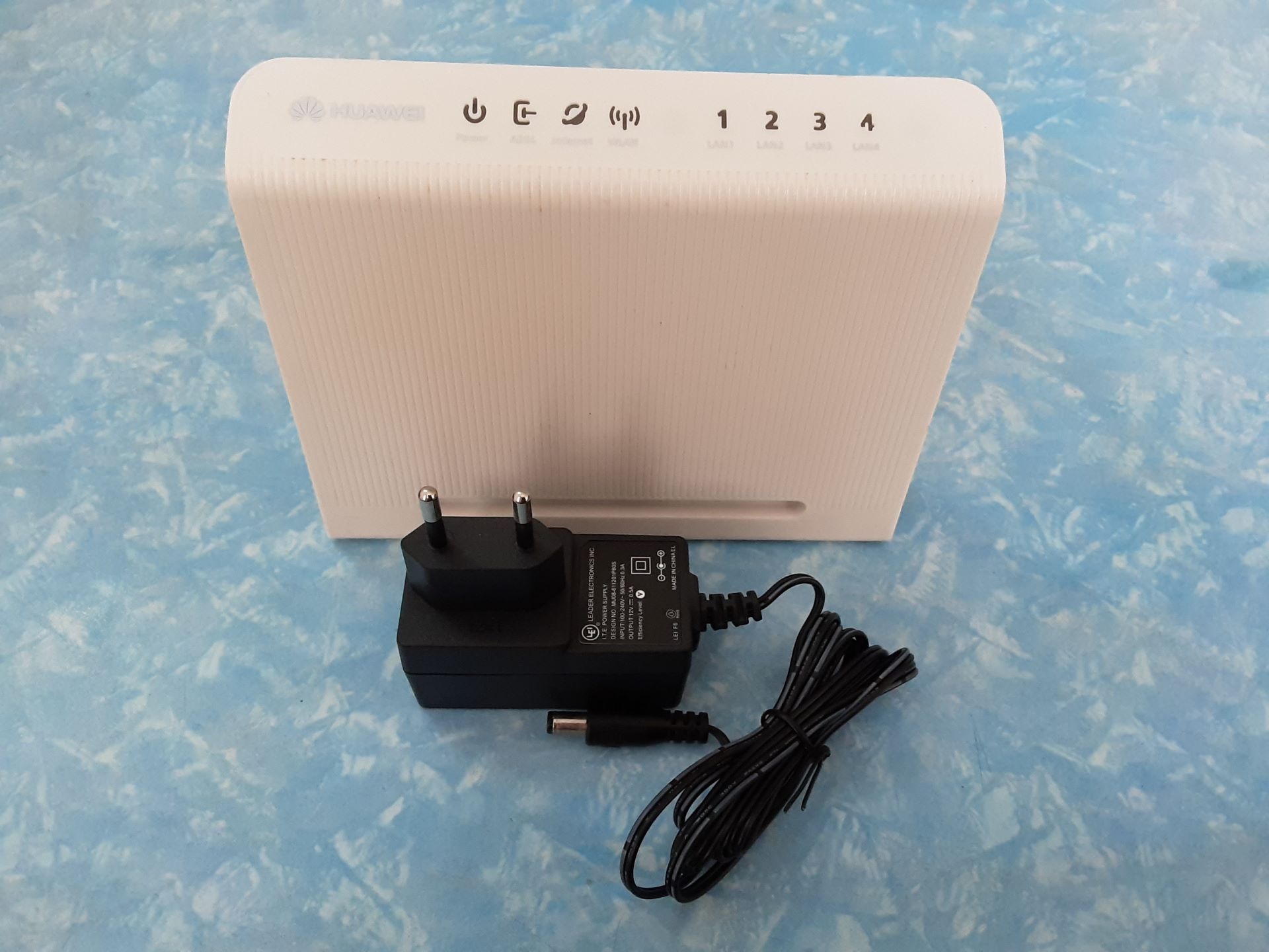 مودم وایرلس هواوی HG530 سالم با آداپتور