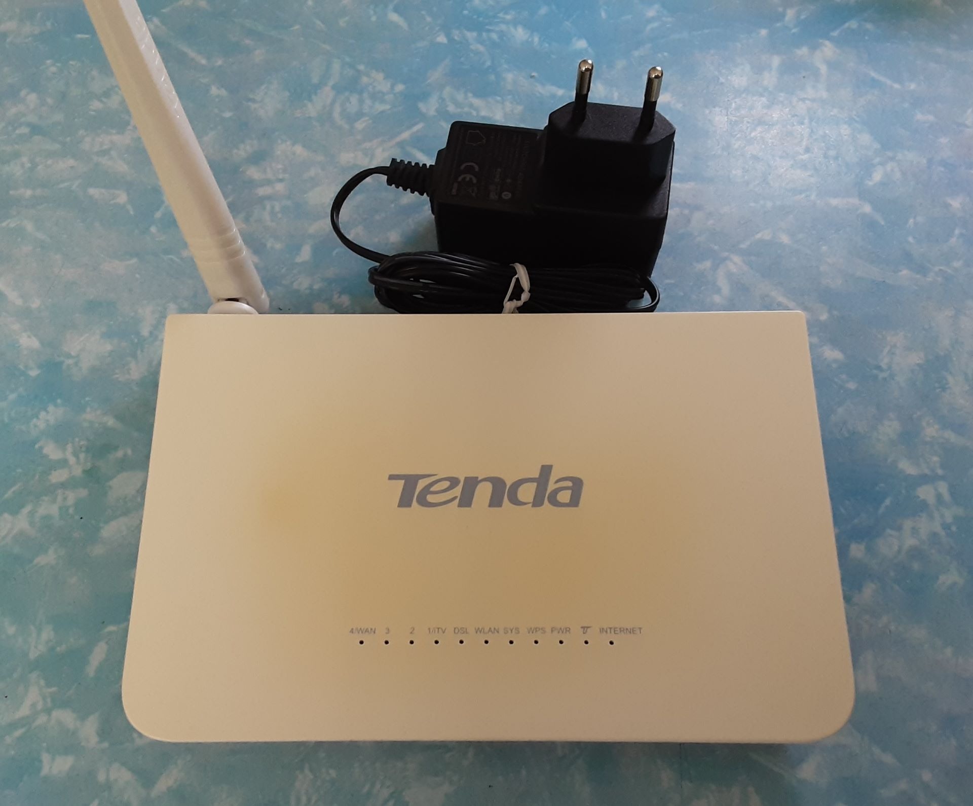 مودم تک آنتنه تندا مدل D151 سالم با آداپتور