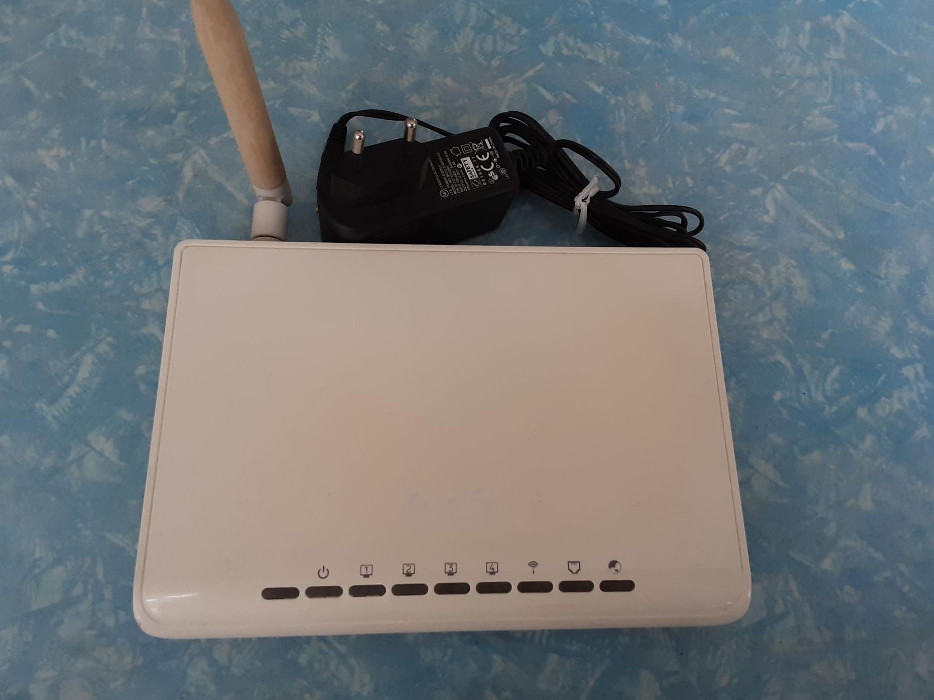 مودم تک آنتنه زایکسل P-660HW-T1 v3 سالم با آداپتور
