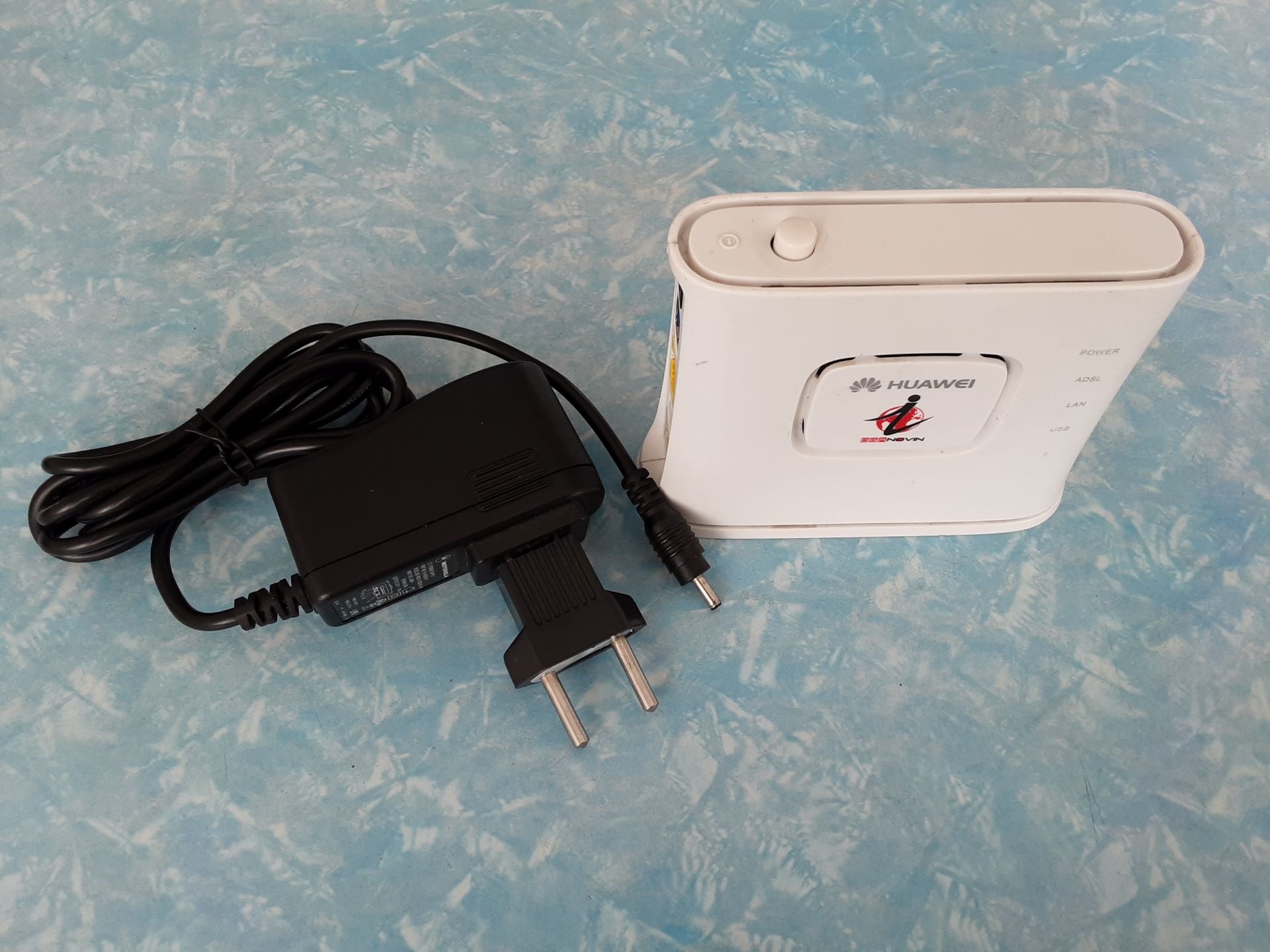 مودم سیمی هواوی MT882A سالم با آداپتور