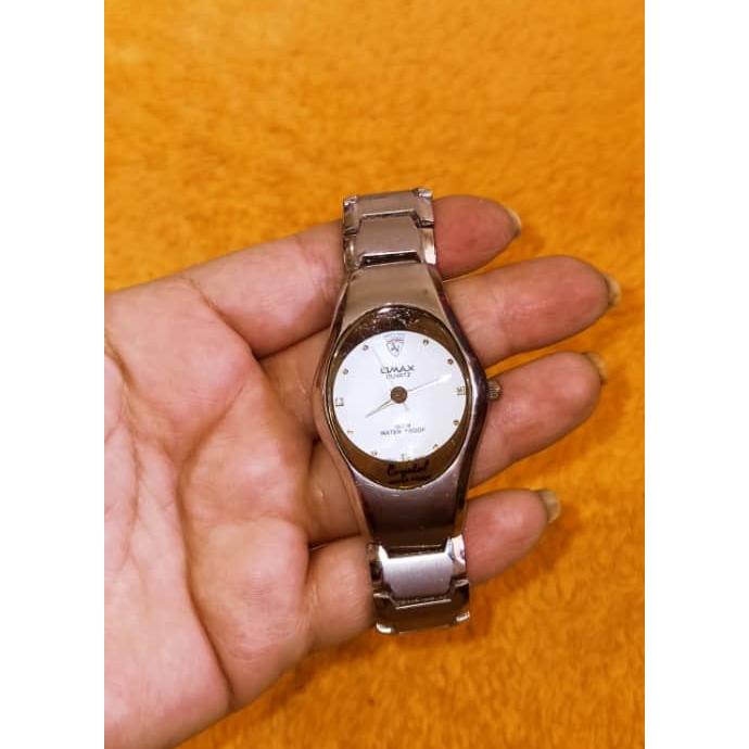 ساعت مچی قدیمی omax زنانه
