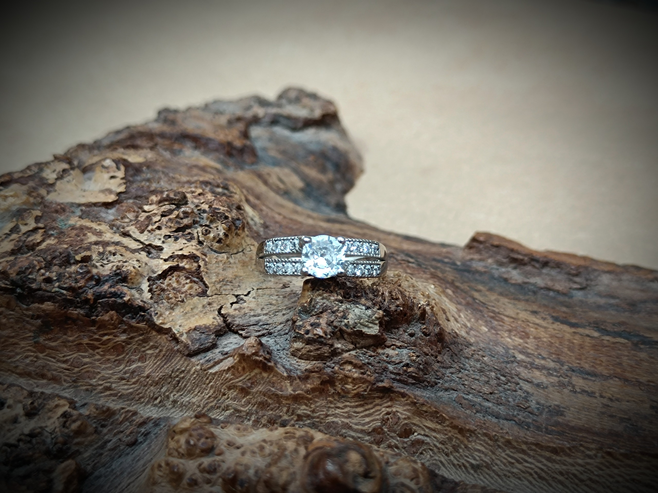 انگشتر نقره زنانه طرح جواهر