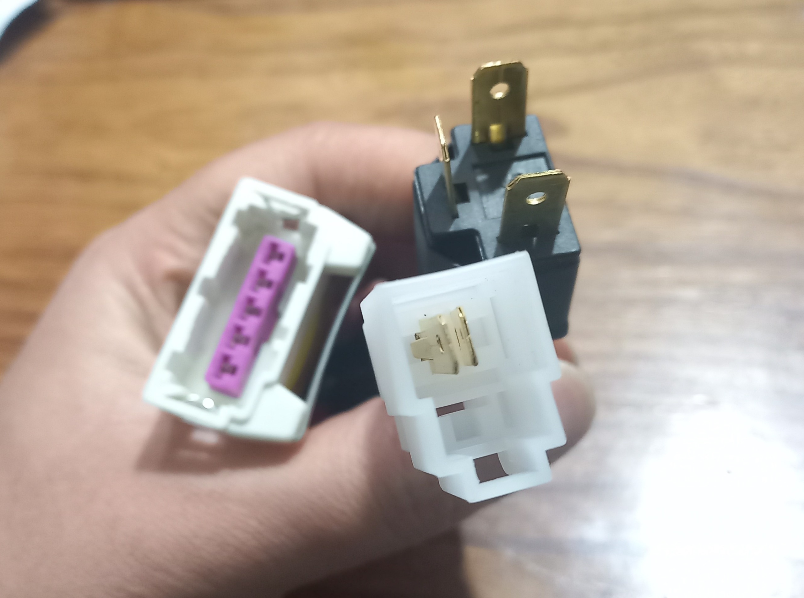 سوکت تبدیل چراغ پراید