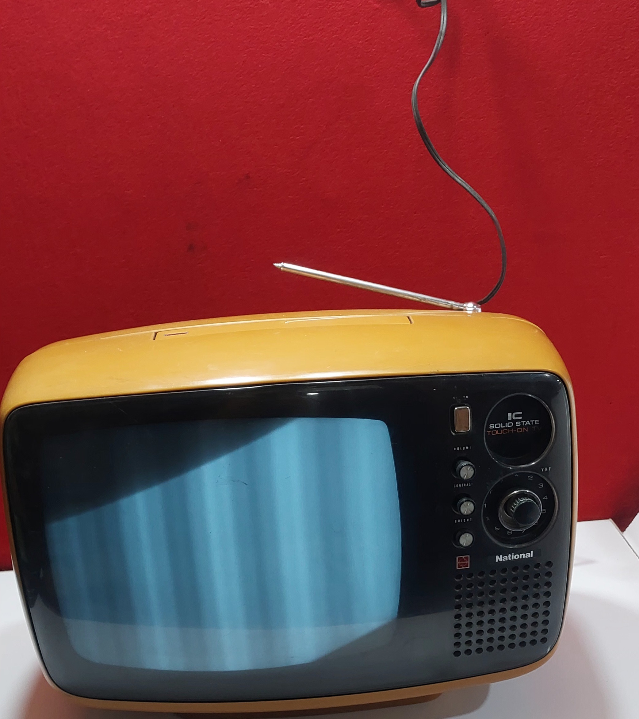 تلوزیون 14 اینچ