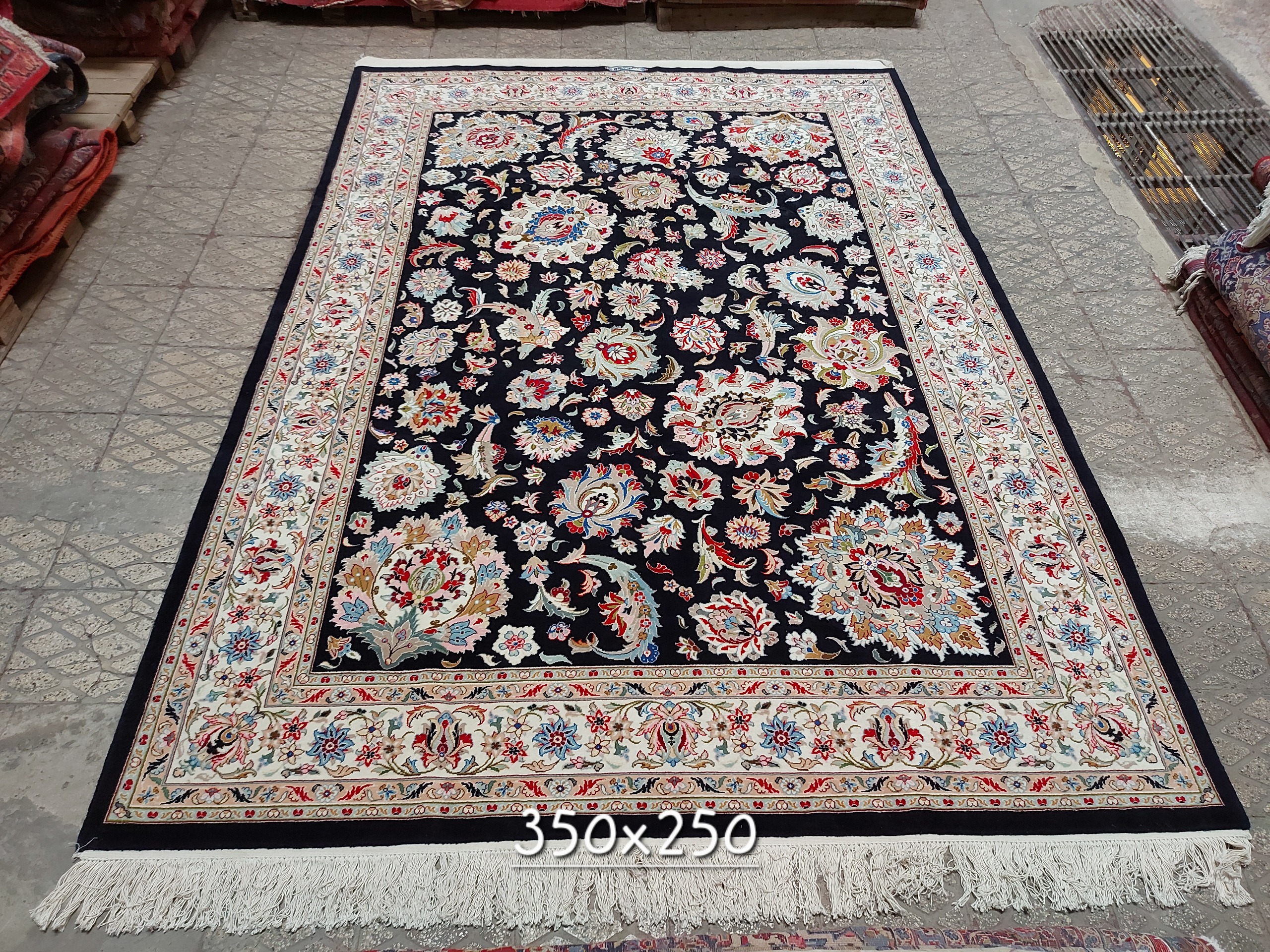 فرش دستبافت کرک قم مشکی