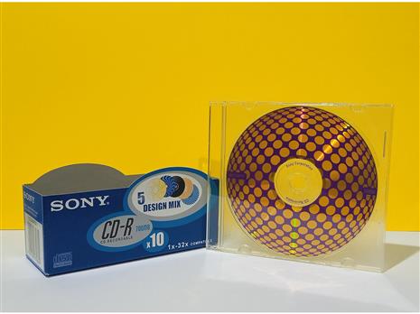 تصویر سی دی CD خام سونی اصل ژاپن قاب دار طرح دار دایره 