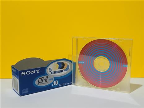 تصویر سی دی CD خام سونی اصل ژاپن قاب دار طرح دار قرمزآبی 