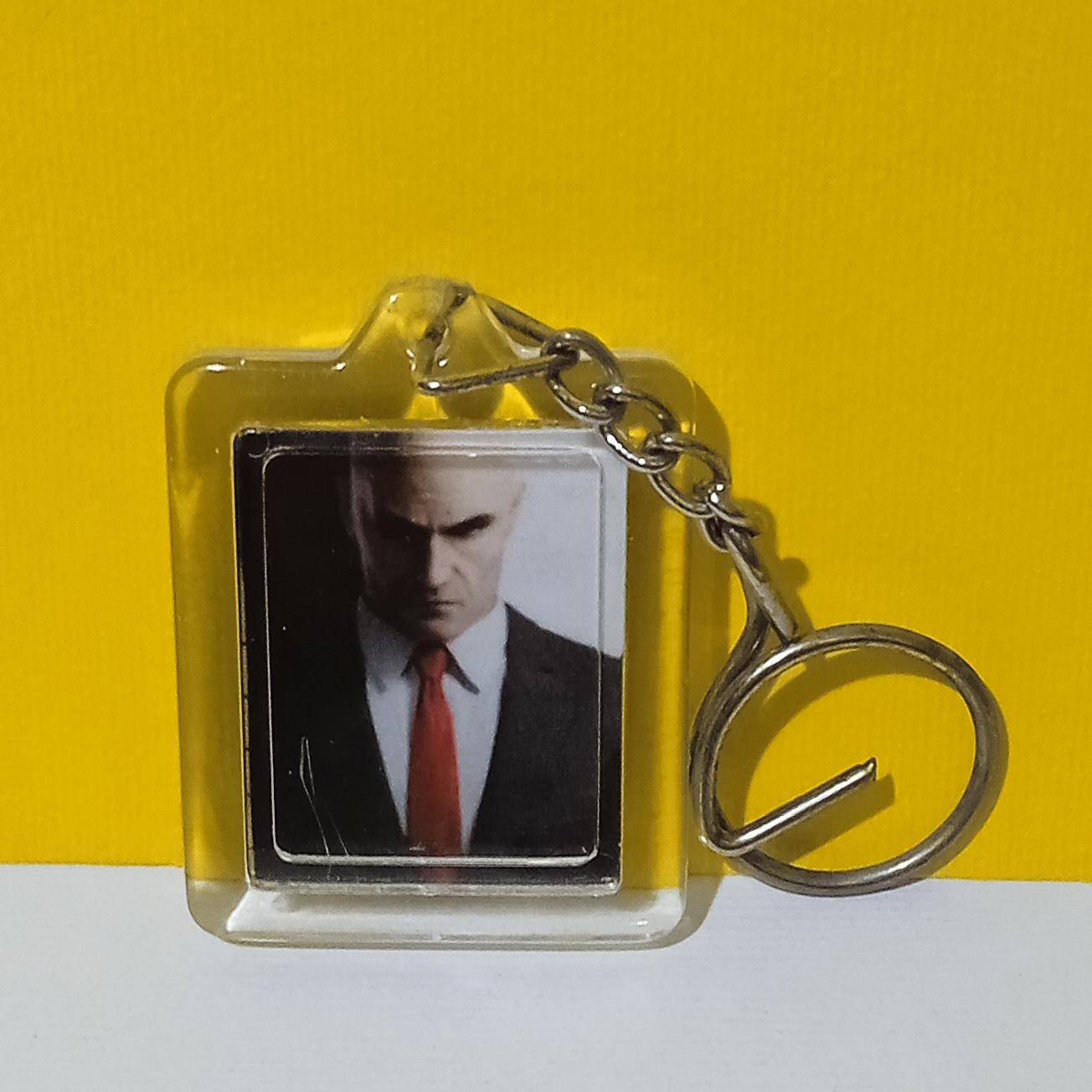 جاکلیدی با عکس شخصیت بازی Hitman و آرم پلی استیشن