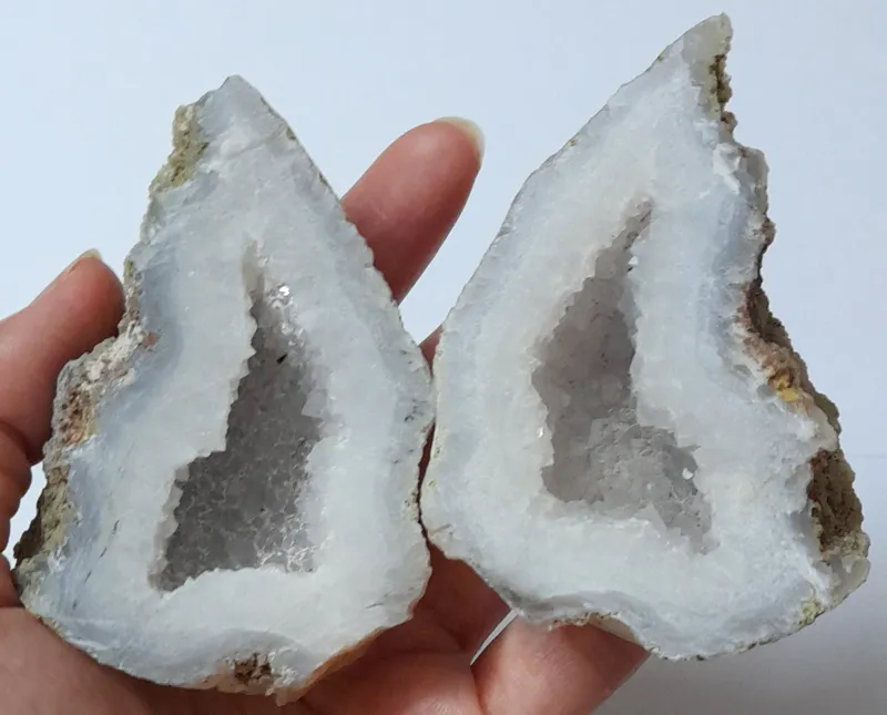 سنگ توخالی کوارتز