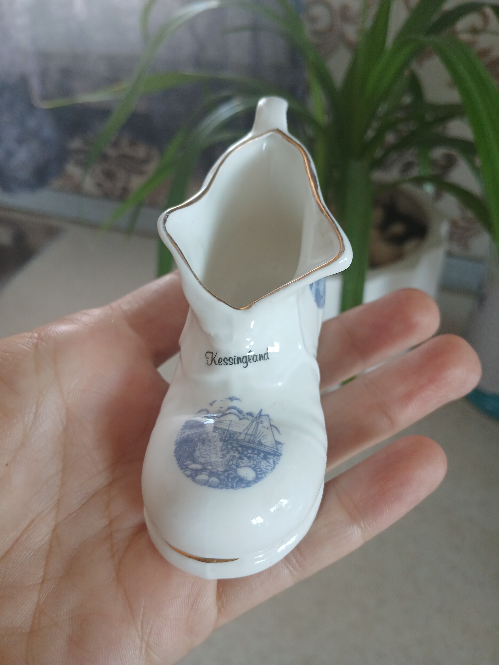مجسمه کفش بی نظیر وزیبای انگلیسی