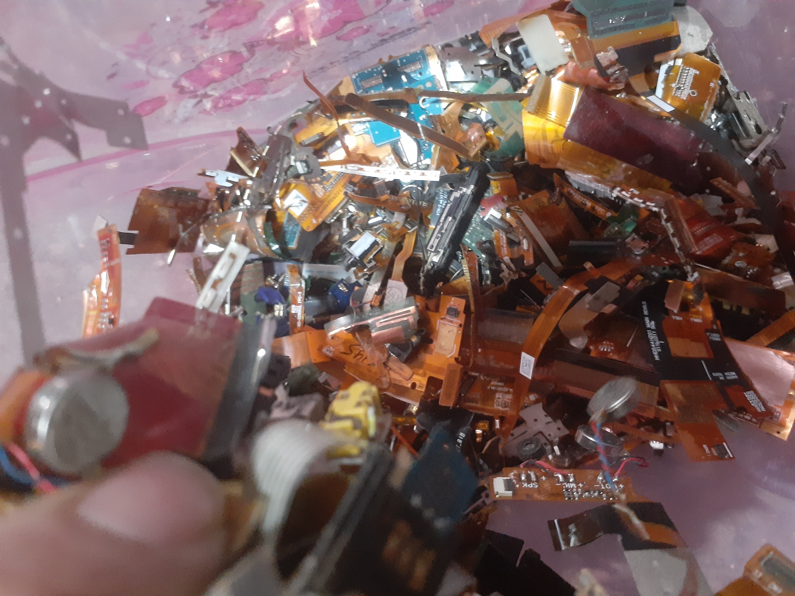 350 گرم کیپد، زربار، وقطعات طلایی موبایل