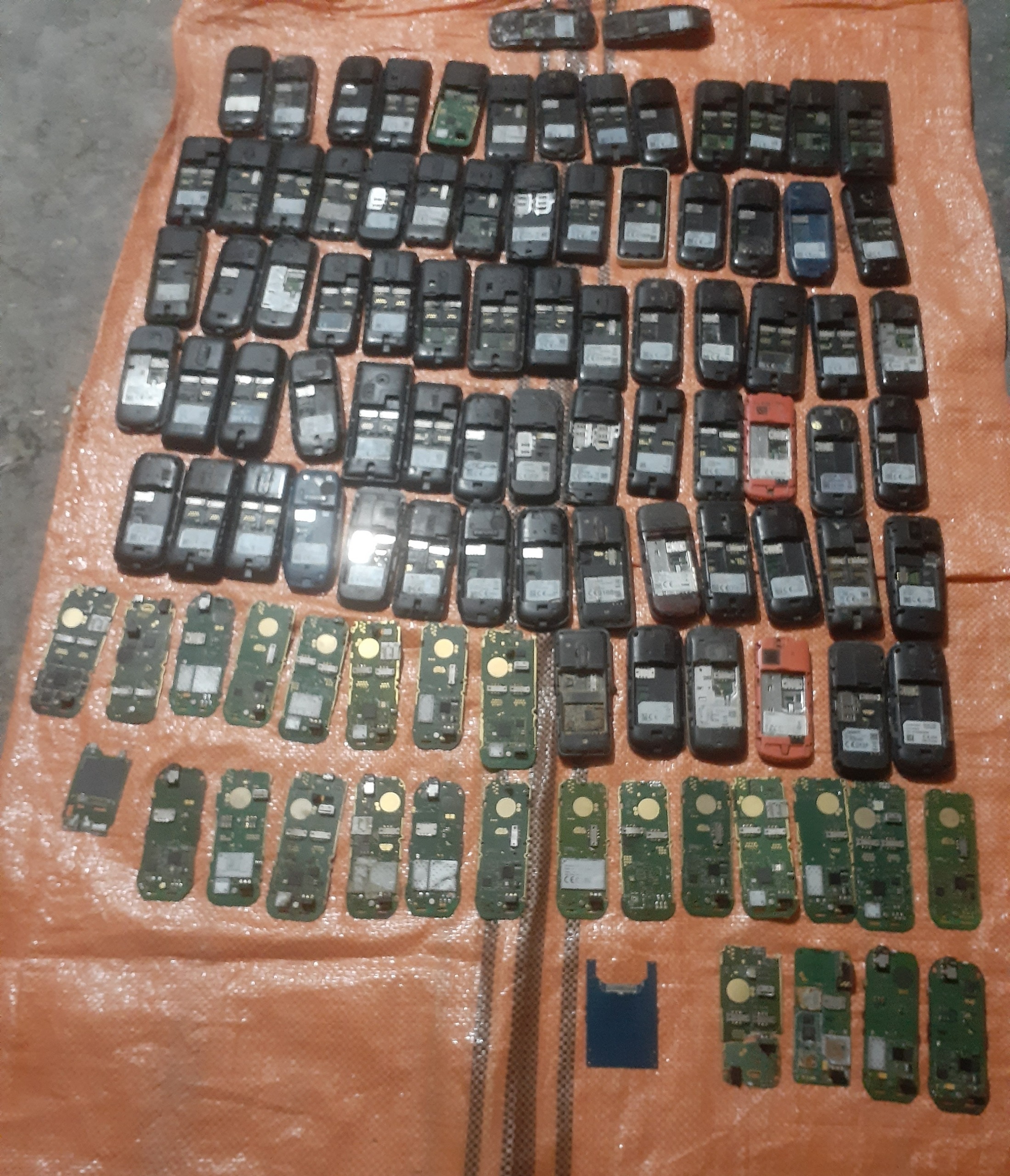 103عددگوشی وبرد نوکیاتوضیحات دارد