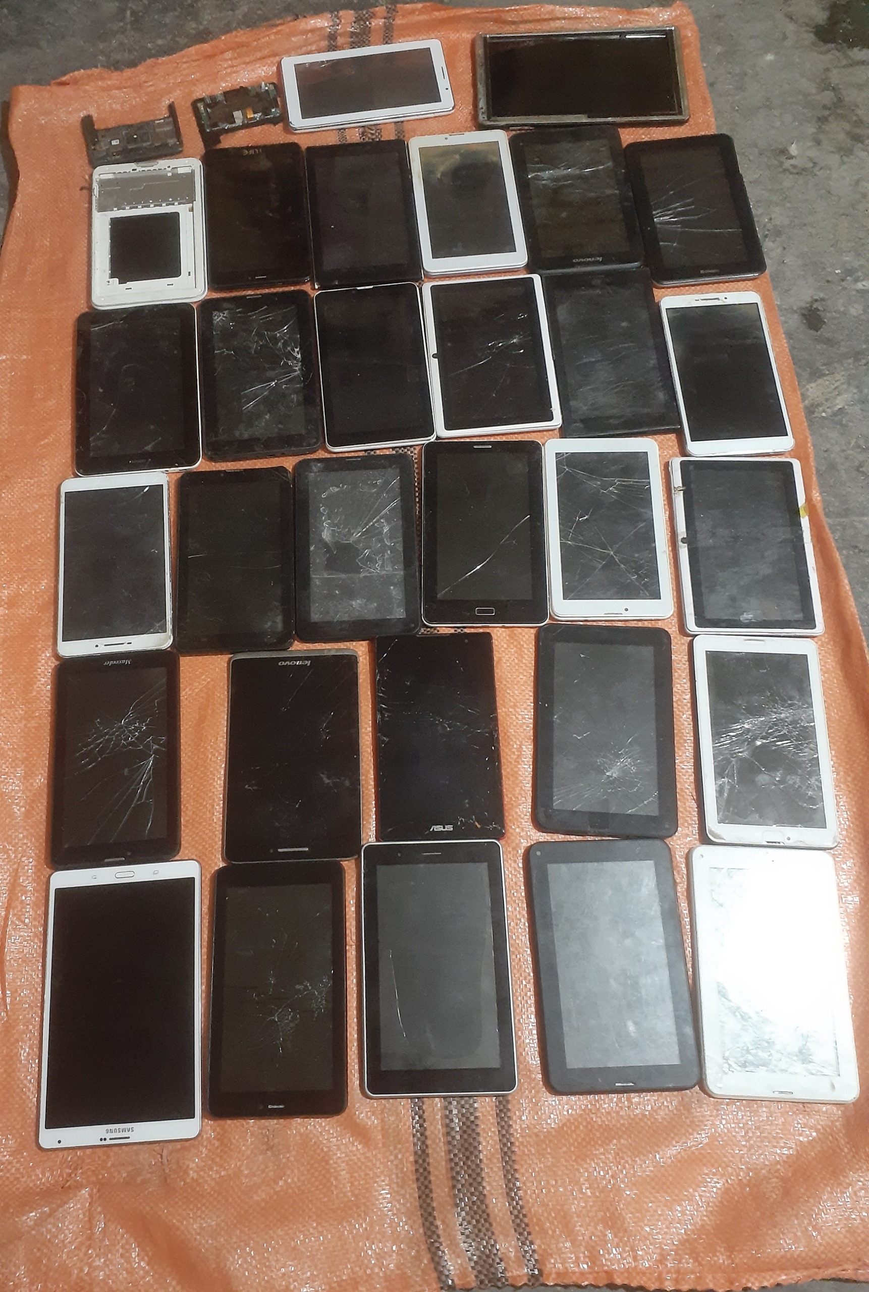 32عدد تبلت دارای بردتوضیحات دارد