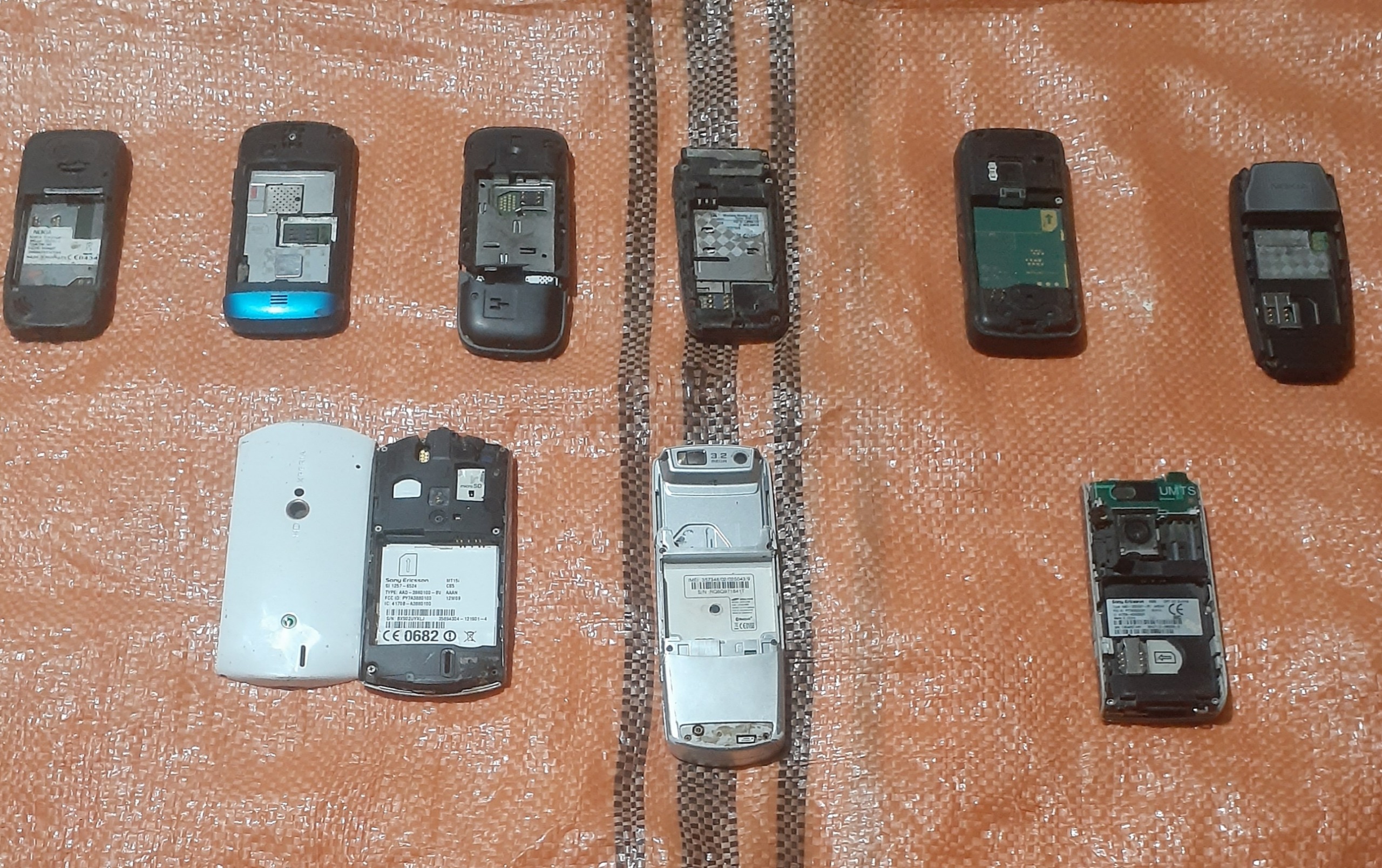 9عدد گوشی اصلی