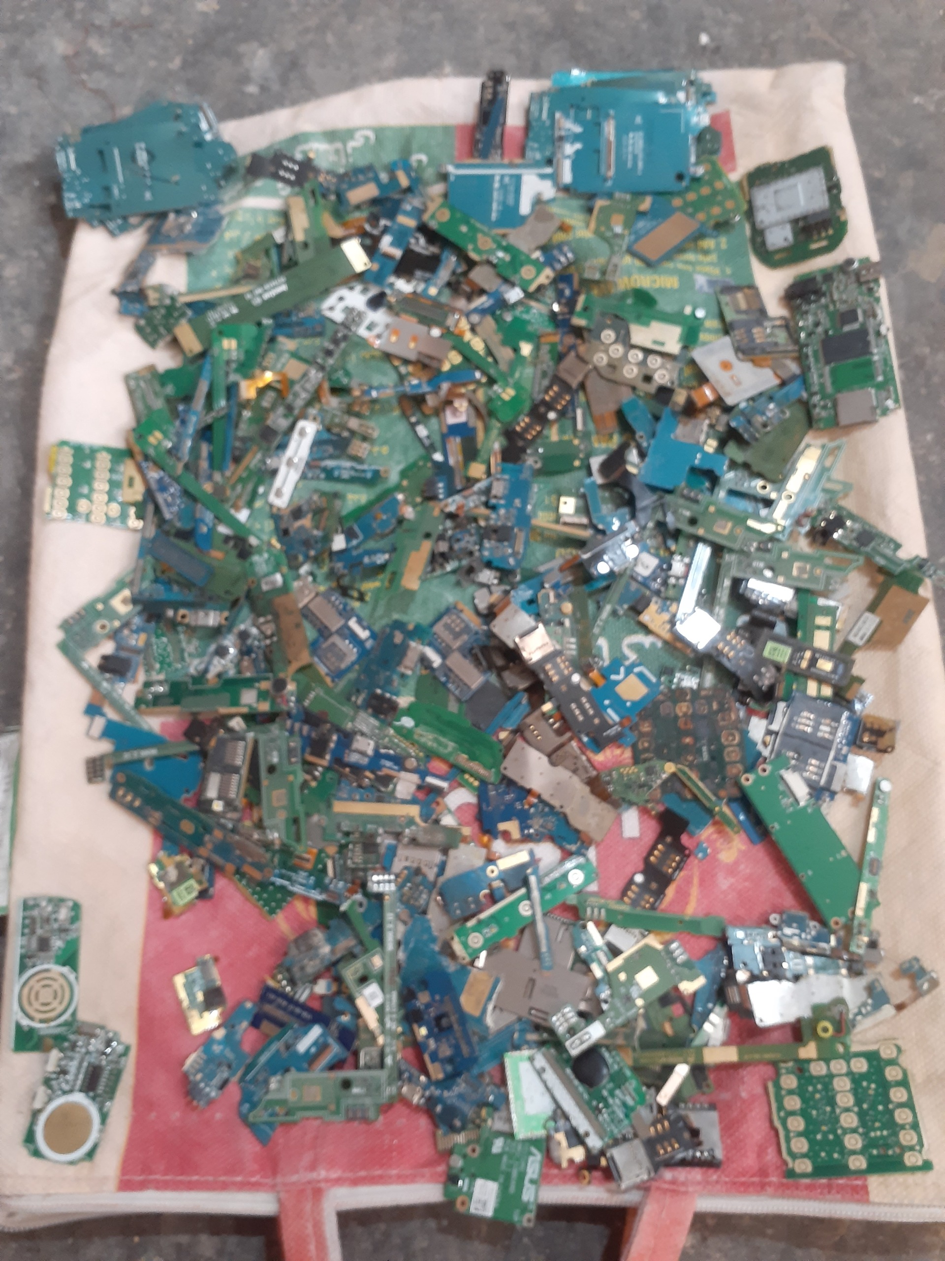 500گرم برد شکسته و قطعات طلایی برد