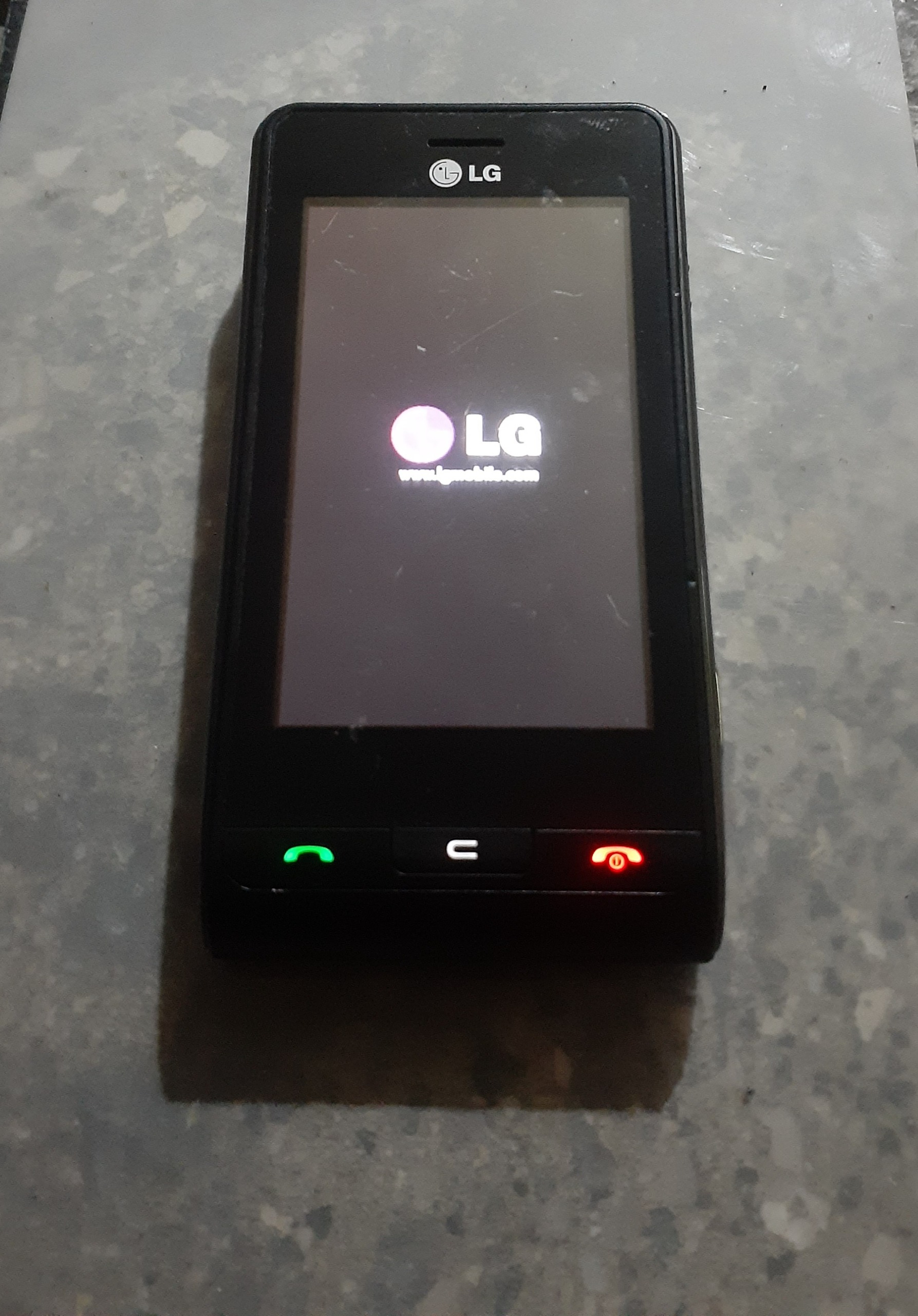 ال جی کلکسیونی مدل KE990 روشن