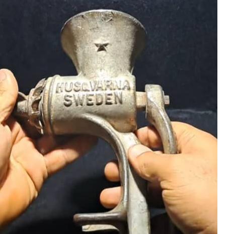 چرخ گوشت قدیمی مدل خاص