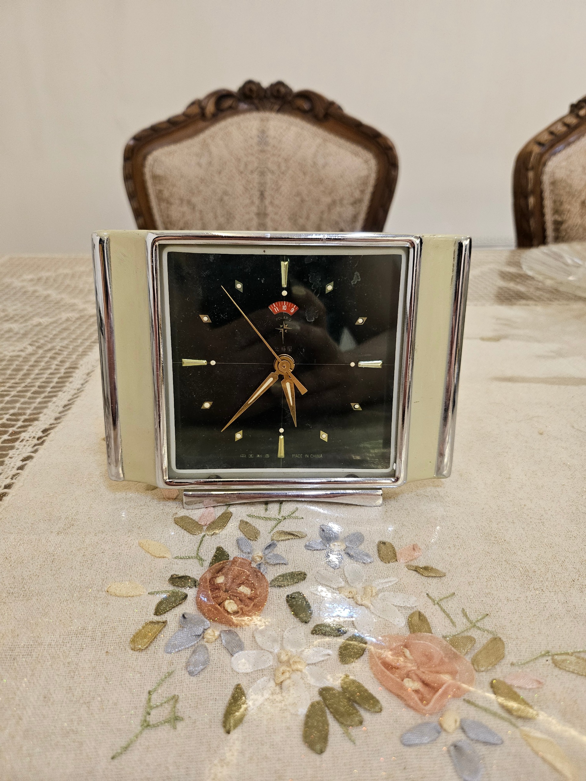 ساعت رومیزی قدیمی