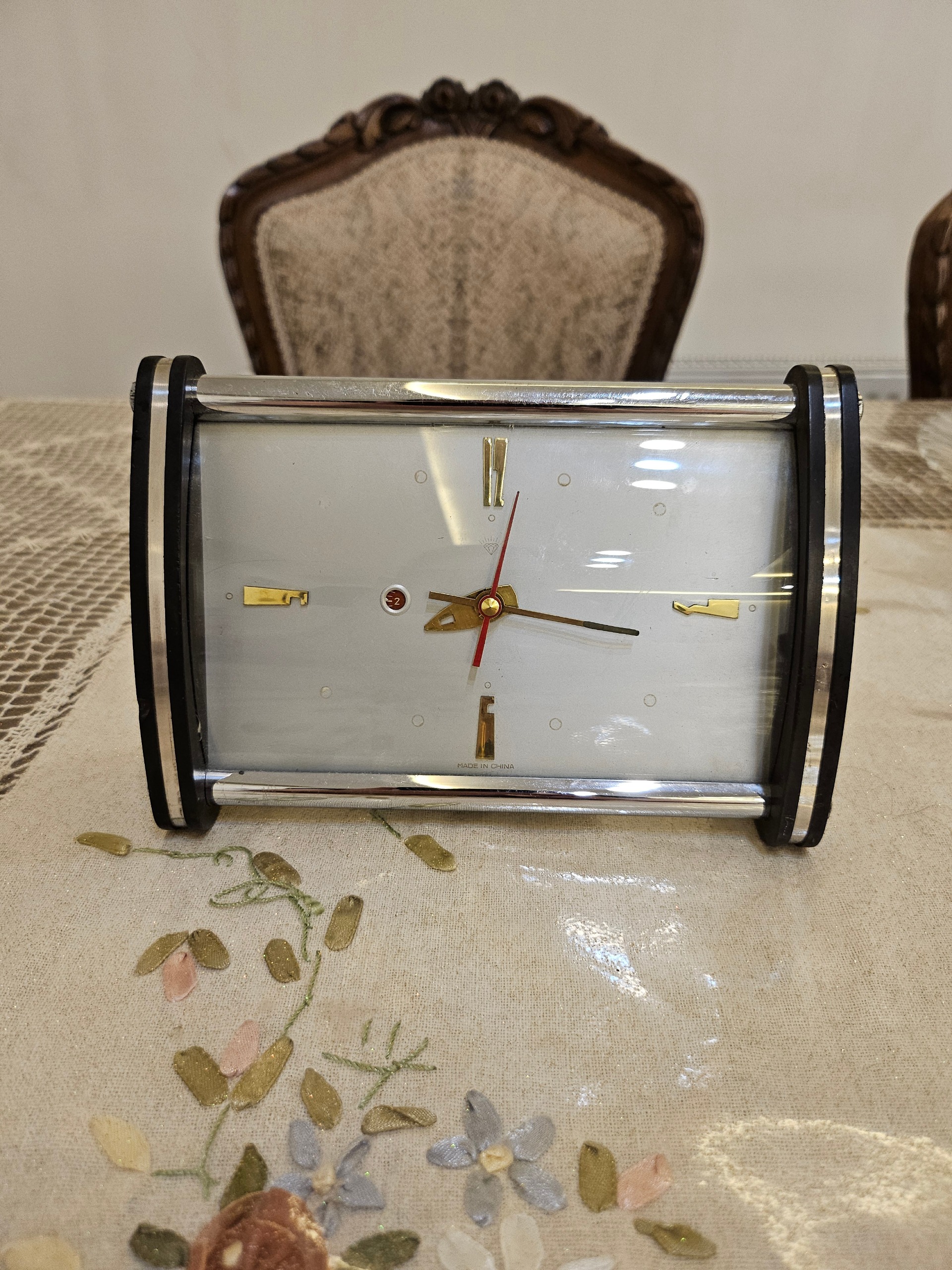 ساعت رومیزی قدیمی