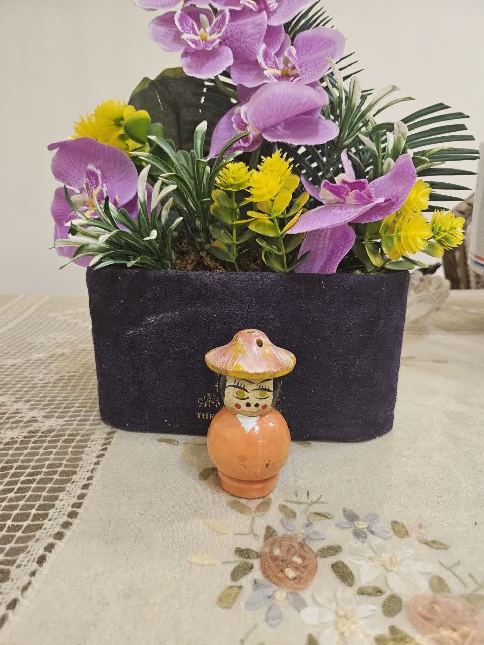 یکعدد نمکدان چوبی