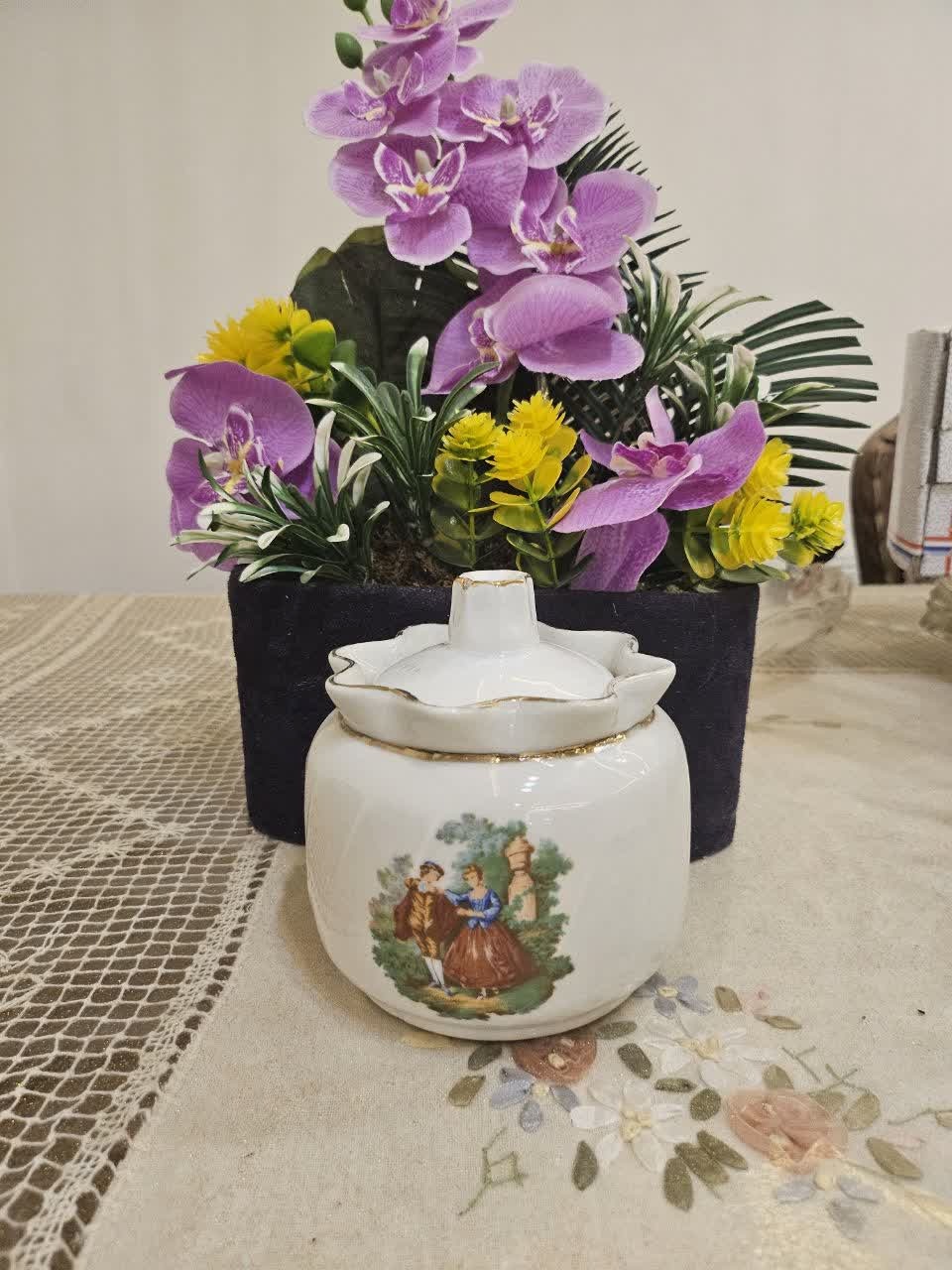 یکعدد قندان قدیمی خارجی