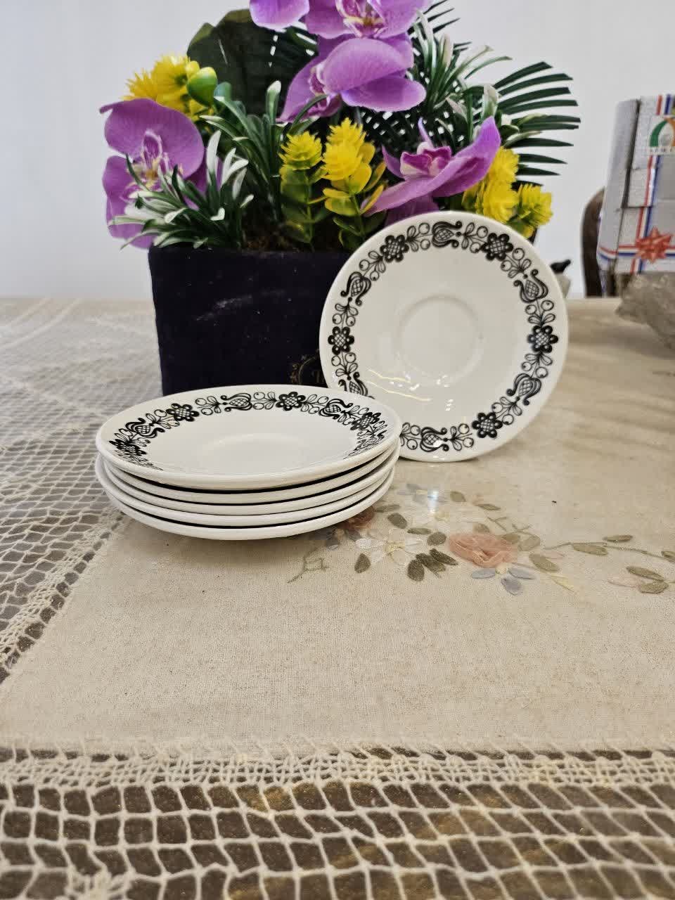 یکدست نعلبکی انگلیسی