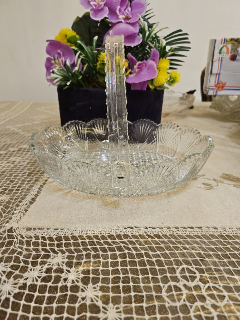 یکعدد شیرینی خوری
