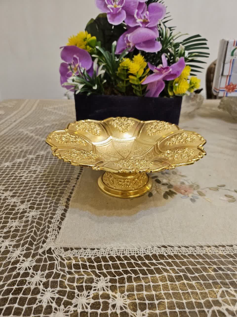 یکعدد شیرینی خوری خارجی