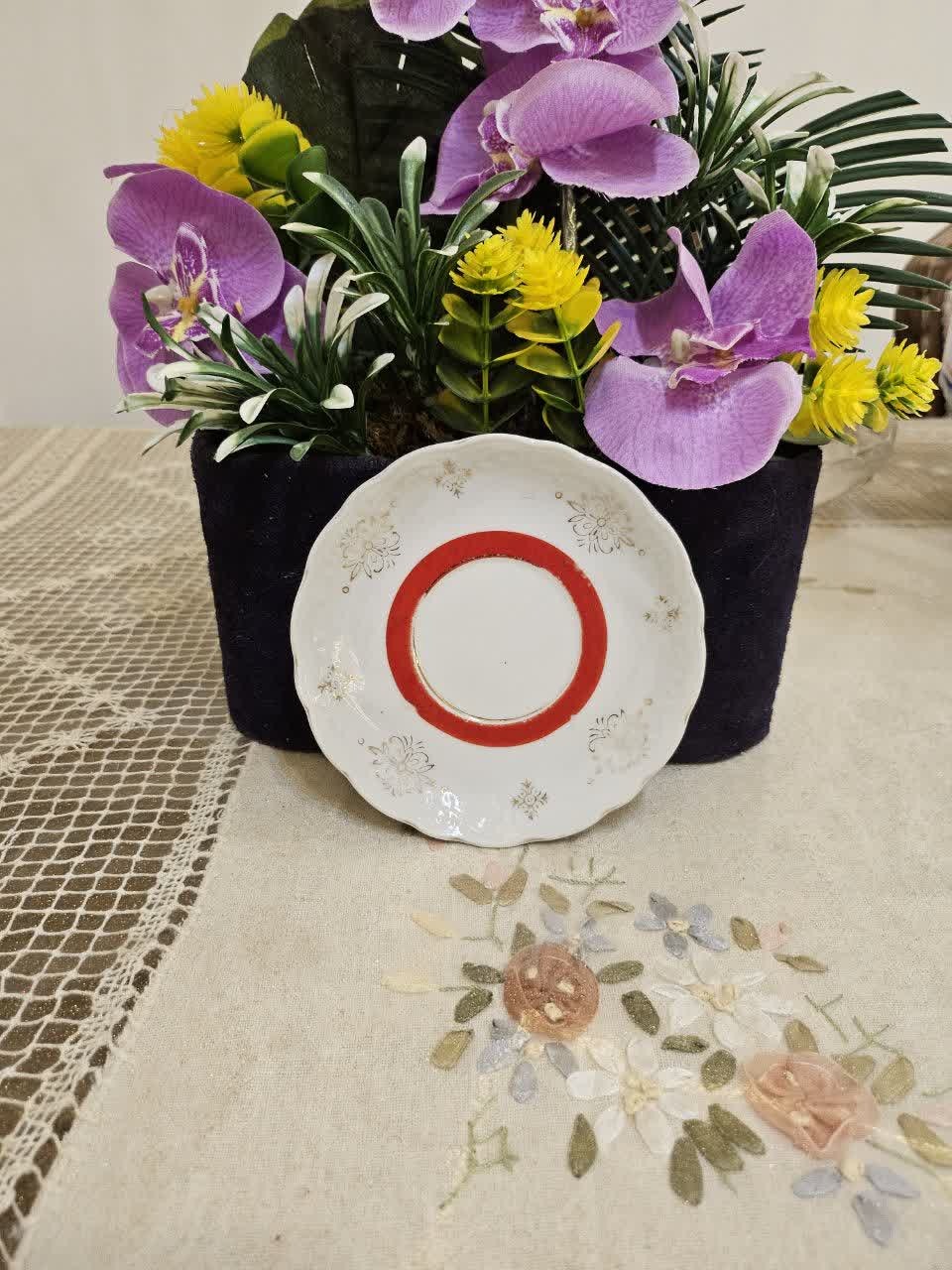 یکعدد نعلبکی قدیمی