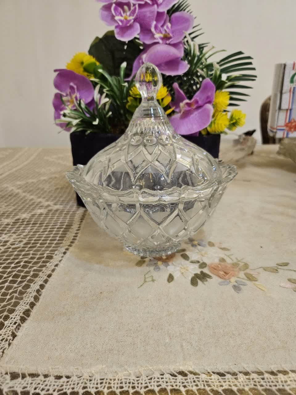 یک عدد قندان