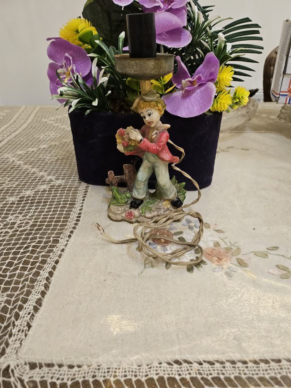 یک عدد مجسمه