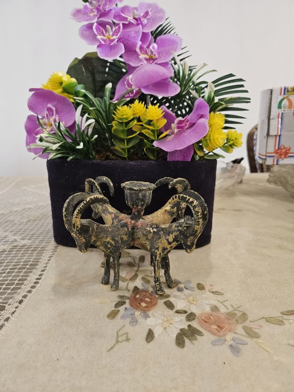 یکعدد شمعدان برنجی