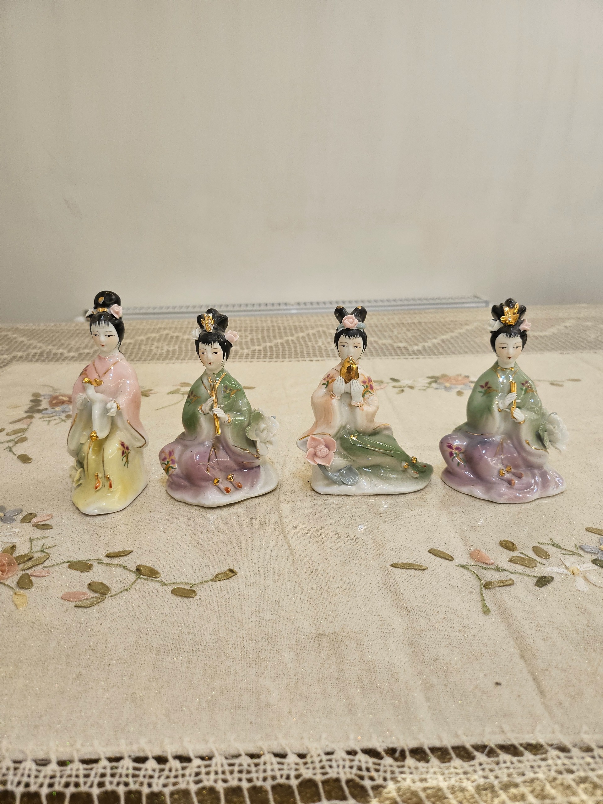 چهارعدد مجسمه خارجی