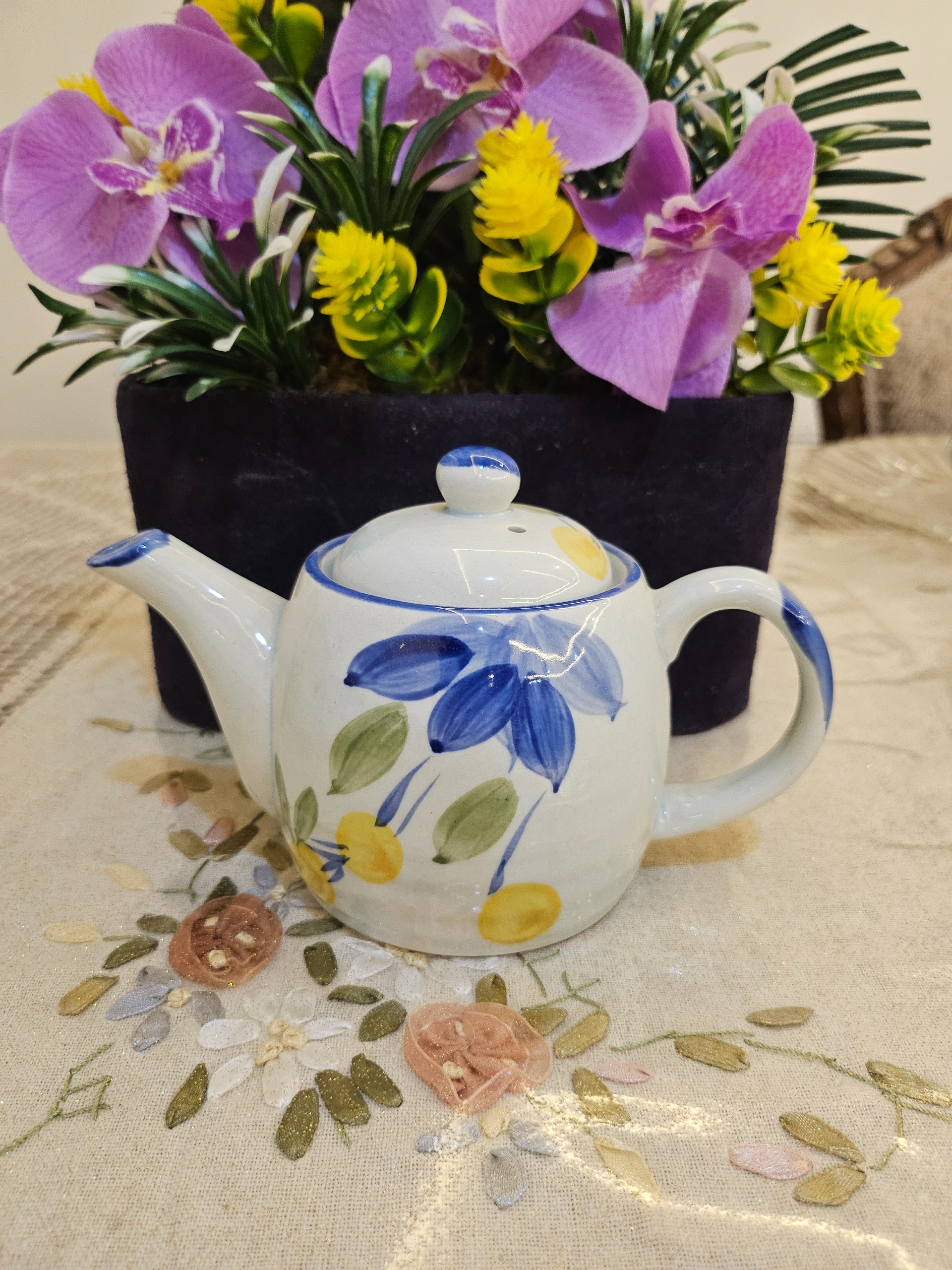 یکعدد قوری خارجی قدیمی