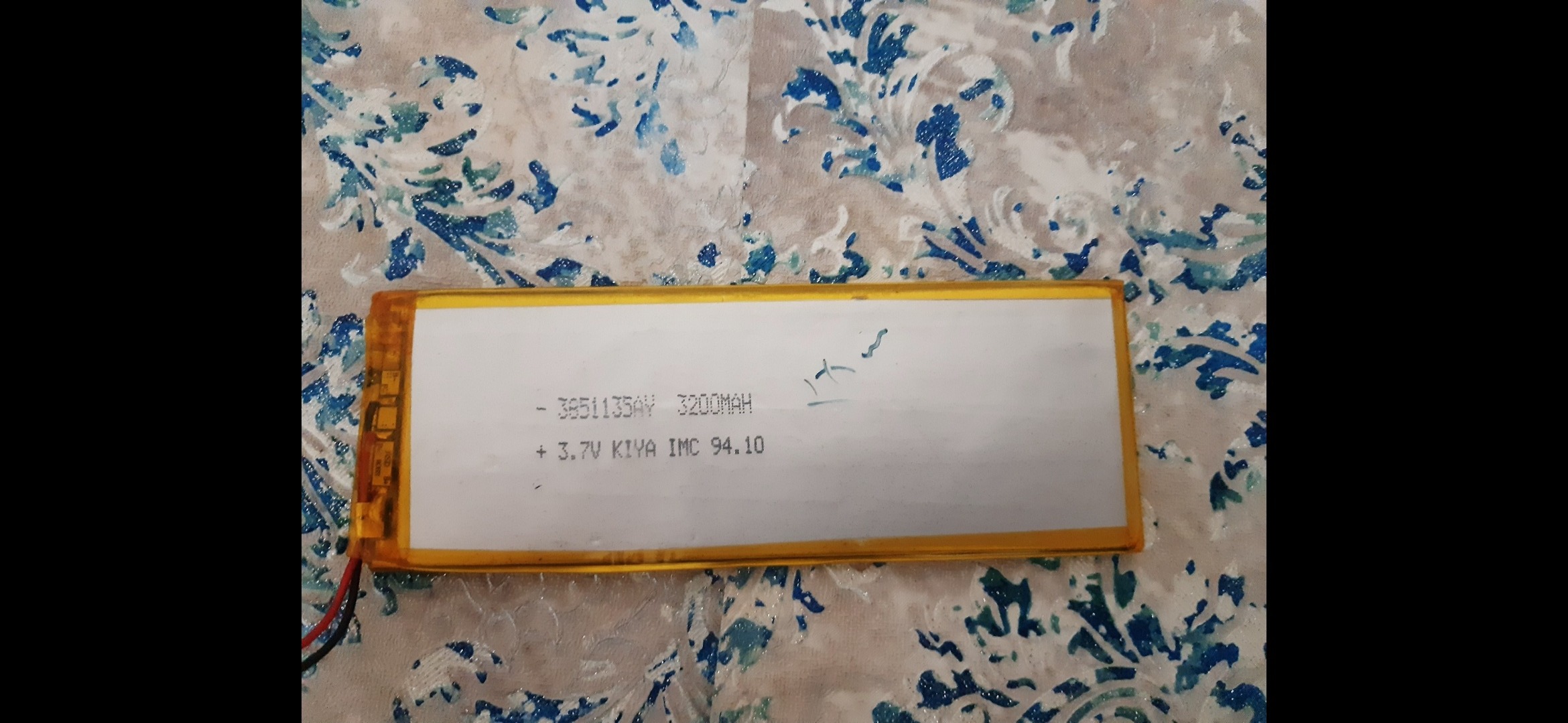 باتری لیتیوم تبلت 3.7ولت و 3200میلی امپر (پلمپ)