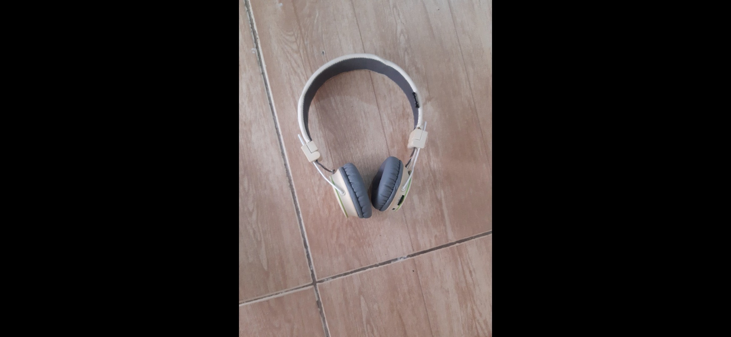 هدفون مدلNIA(بدون جعبه،همچی سالم،توضیحات)