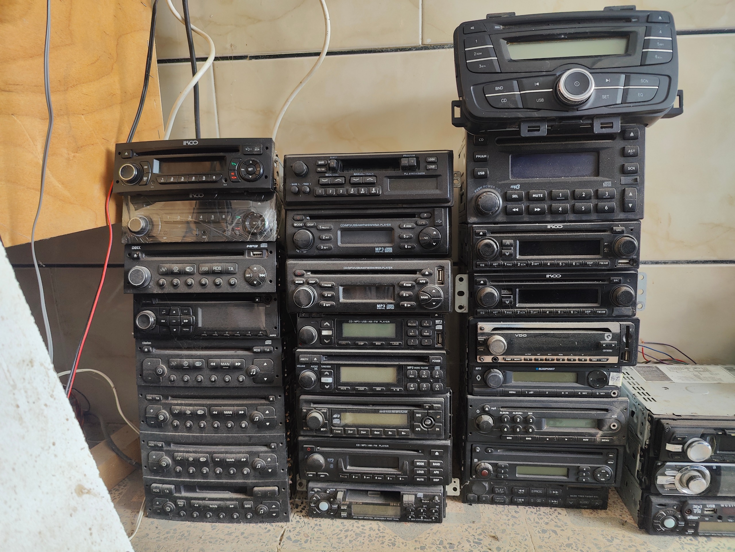 فروش تعدادی ضبط فابریک شرکتی خودرو