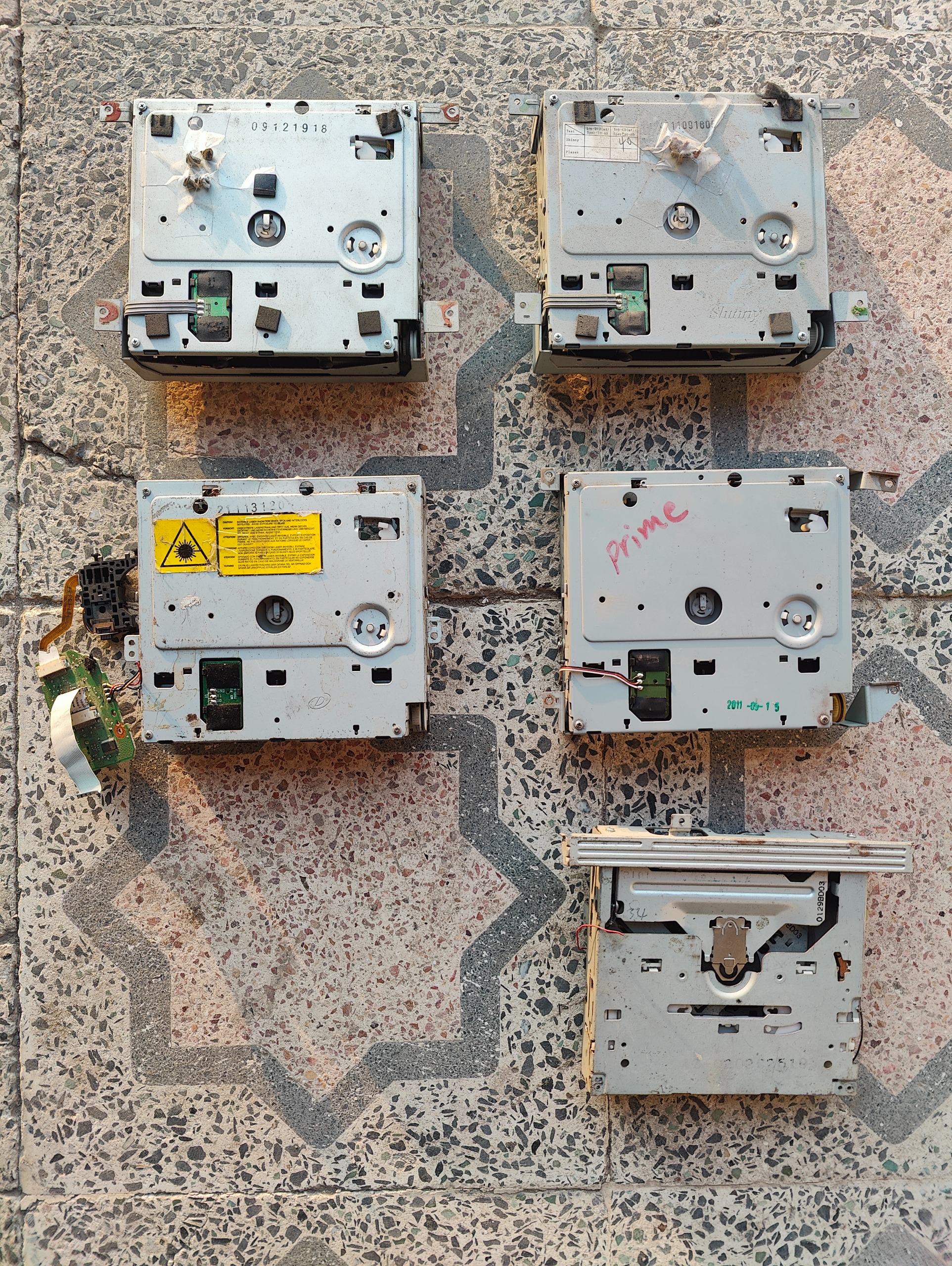 تعدادی درایو دیسک ضبط