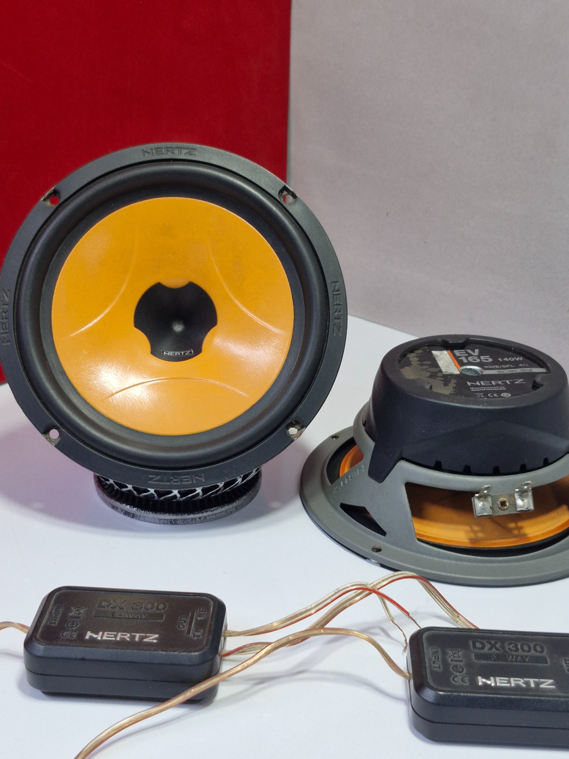 وفر هرترز به همراه کراس اور