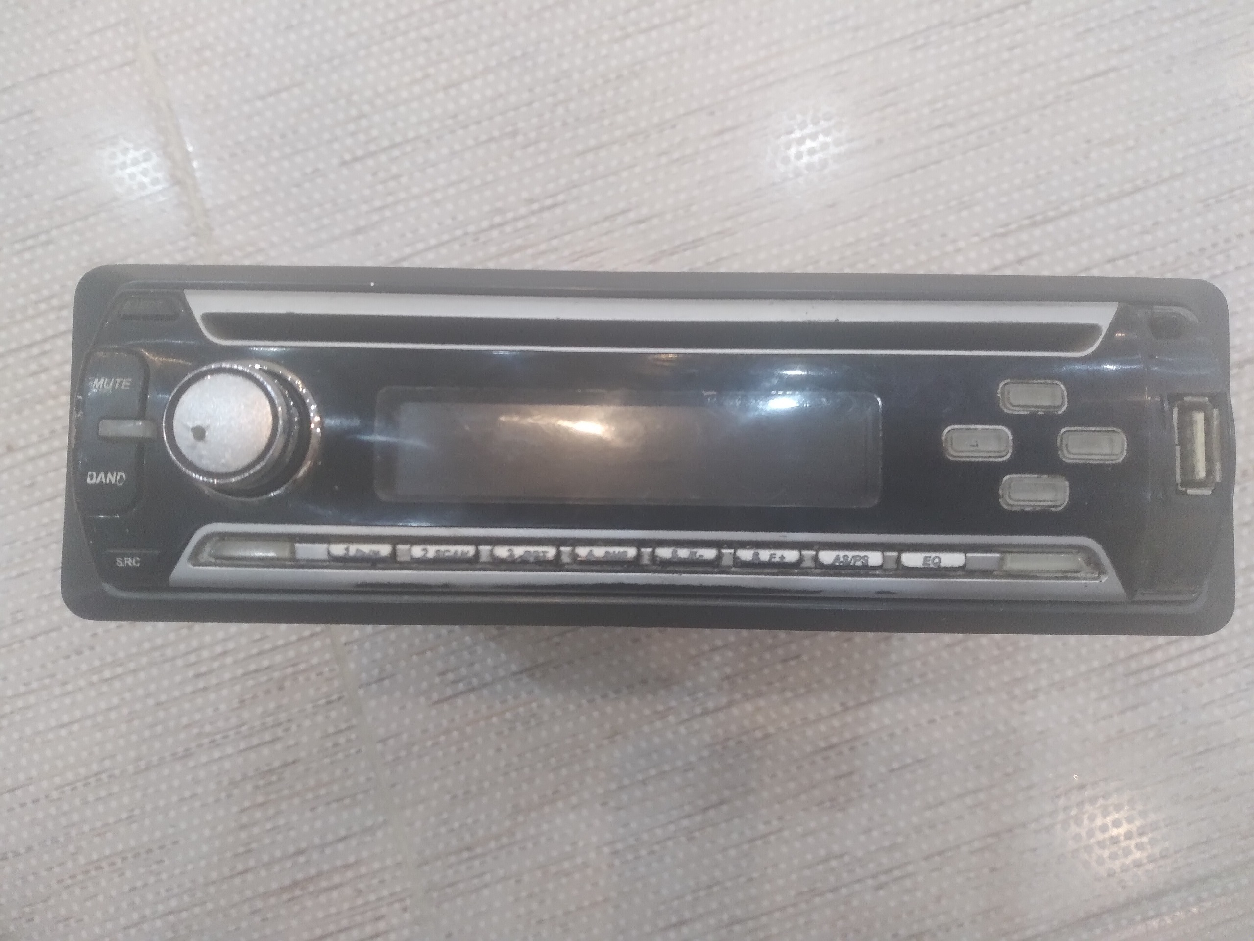 ال جی m5600